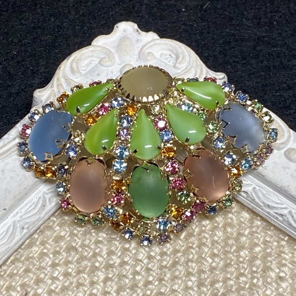 Vintage Brooch Shell or Fan Design - Picture 3 of 5
